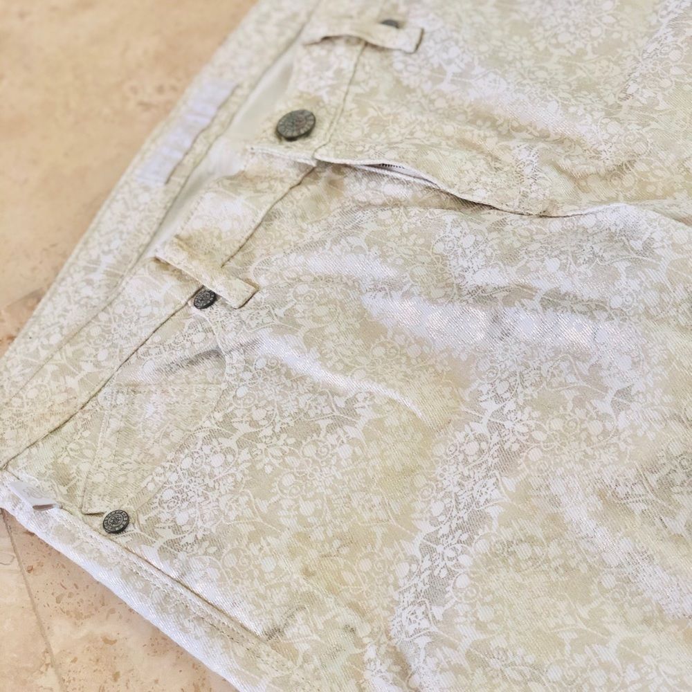 Rock & Republic Champagne Metallic Jeans - Picture 2 of 4